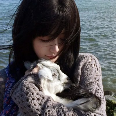 人气爱豆素颜现身菜市场，本人沉默不回应，一个月引热议